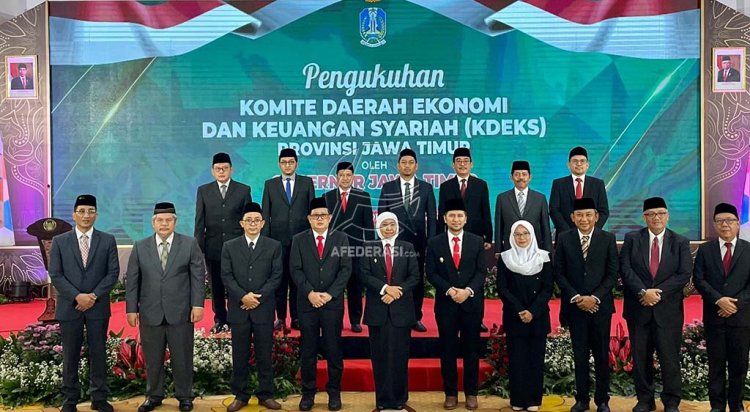 Gubernur Khofifah Kukuhkan Komite Daerah Ekonomi dan Keuangan Syariah Periode 2022-2024