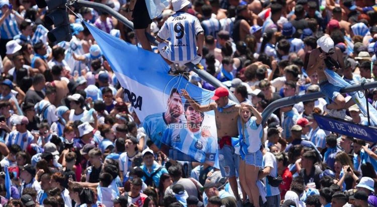 Ratusan Ribu Warga Sambut Meriah Messi dan Timnas Argentina