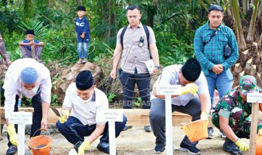 Wakil Bupati Asahan Letakkan Batu Pertama Pembangunan Mushola Siti Amin
