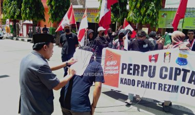 Tolak Perpu Cipta Kerja, Aliansi Mahasiswa Trenggalek Gruduk Kantor DPRD