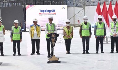 Presiden Jokowi Lakukan Topping Off Indoor Multifunction Stadium GBK