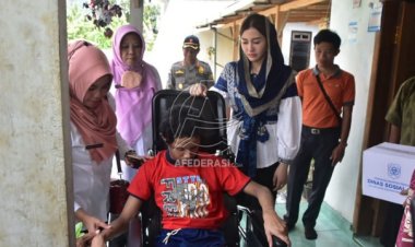 Makaryo Neng Deso, Novita Berikan Kursi Roda pada Anak Berkebutuhan Khusus