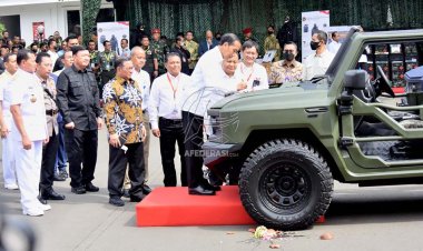 Presiden Jokowi Jajal dan Resmikan Nama Rantis Maung