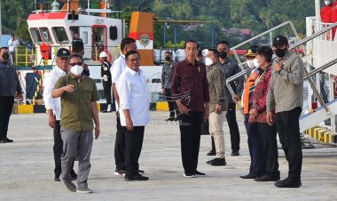 Jokowi Tinjau Aktivitas di Pelabuhan Likupang