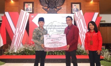 Bupati Arifin Terima Paket PJU CSR Dari Bank Jatim
