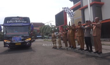 Perjuangkan Nasib, Ratusan Perangkat Desa di Tulunggagung Geruduk Gedung DPR RI