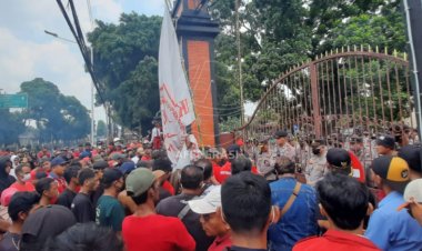 Tolak Revitalisasi, PKL SLG Demo Pemkab Kediri