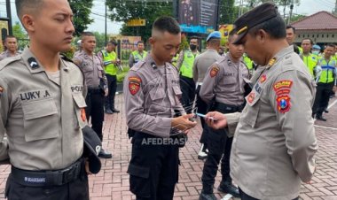 Tegakan Disiplin, Polres Trenggalek Cek Kelengkapan Personel