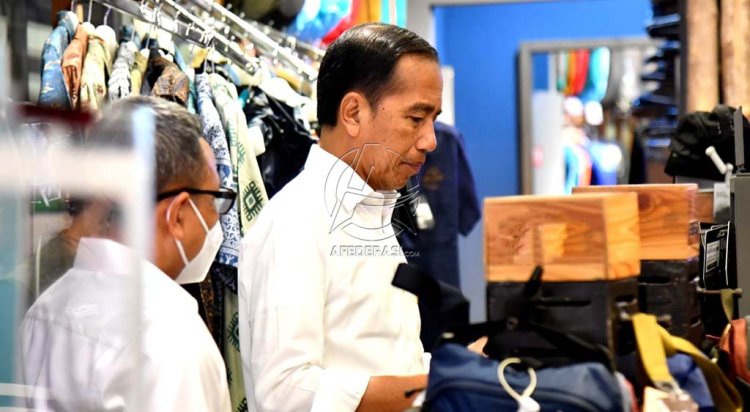 Guna Cek Aktivitas Perekonomian, Jokowi Kunjungi Pusat Perbelanjaan
