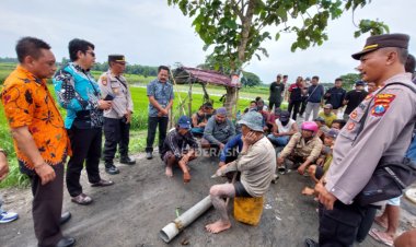 Penambangan Pasir Ilegal di Kediri Diobrak, Polisi Sita Belasan Pipa Bekas Sedotan
