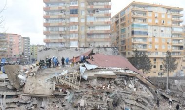 Gempa Kuat Tewaskan Sedikitnya 2.300 Orang di Turki dan Suriah