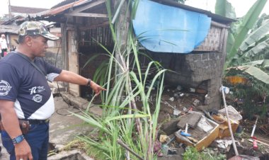 Saluran Irigasi Mampet, Tiga Kios di Bantaran Sungai Kembangan Ambles