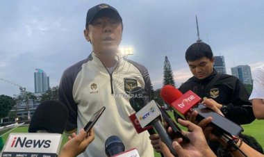 Tarik Ulur Pemain, Shin Tae Yong Tegur Luis Milla hingga Thomas Doll, Ada Apa ?