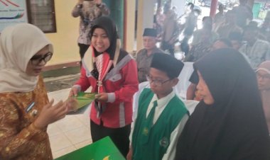 Bupati Rini Syarifah dan Baznas Blitar Salurkan Bantuan di Kecamatan Wates