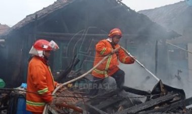 Ditinggal Pemilik, Rumah Warga di Banyuwangi Ludes Terbakar