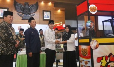 Puluhan Warga Trenggalek Terima Bantuan Paket Usaha Z Chicken dari Baznas Pusat