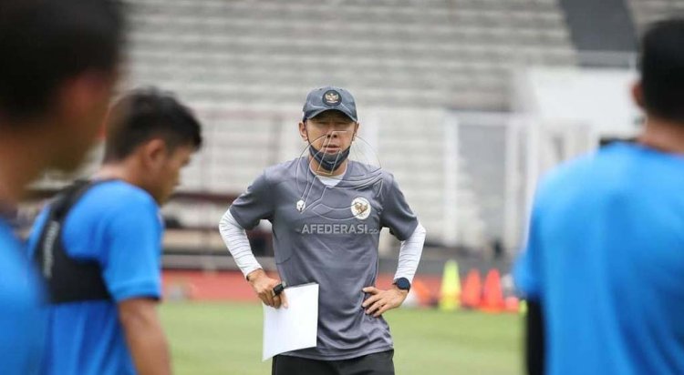 Shin Tae Yong Semprot 2 Wonderkid Timnas Indonesia, Begini Kronologinya