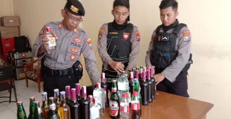 Samapta Polres Situbondo Sita Puluhan Botol Miras