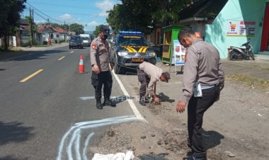 Gegara Jalan Berlubang, Pengendara Motor Tewas di Kediri
