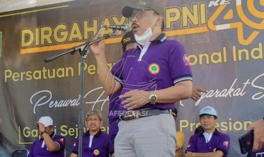 Hadiri Kegiatan Jalan Sehat HUT Ke-49 PPNI, Ketua DPRD Trenggalek Berikan Apresiasi