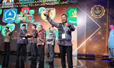 Program UHC Capai 99,64 %, Kabupaten Gresik Raih Penghargaan Pemda Berstatus UHC