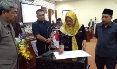 DPRD Trenggalek bersama Eskekutif Tetapkan Ranperda PUG Menjadi Perda