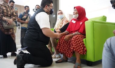 Mas Dhito Bersama Mensos Risma Semangati Warga Penerima Layanan Operasi Katarak Gratis