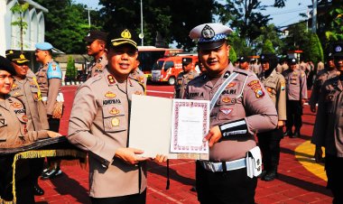 38 Anggota Polres Gresik Berprestasi Dapat  Reward