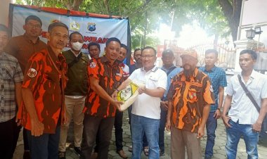 Gotong Royong Salurkan Bantuan Korban Banjir Pulau Bawean Gresik