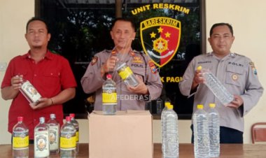 Dua Penjual Miras di Kediri Terjaring Operasi, 24 Botol Disita Polisi