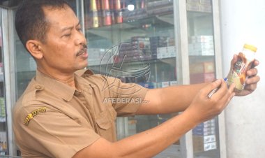 Sidak Toko Grosir dan Retail, Dinkes Tulungagung Temukan Jajanan Tercemar Hama Tikus