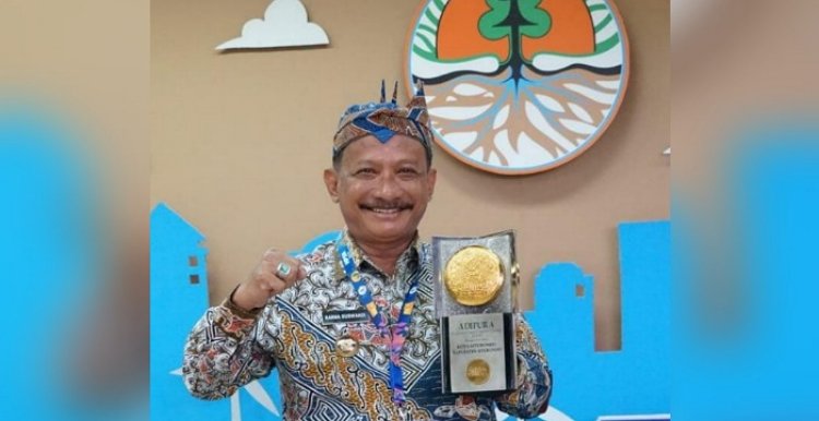 Tahun Ketiga Kepemimpinan Bung Karna-Nyai Khoirani, Kabupaten Situbondo Raih Trophy Adipura dari Menteri LHK