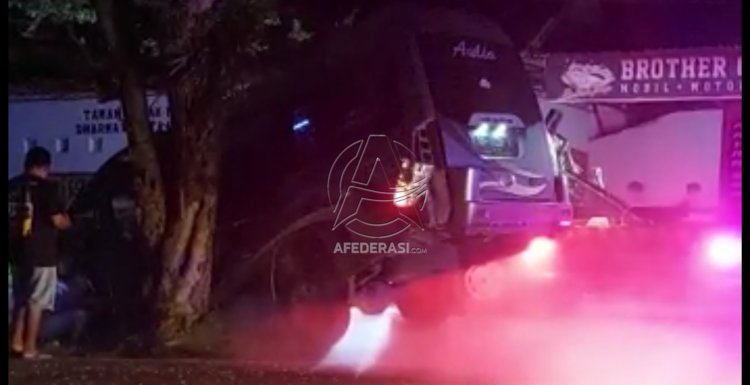 Sepulang Ziarah, Elf Rombongan GP Ansor Tulungagung Dilempari OTK, Dua Orang Kritis