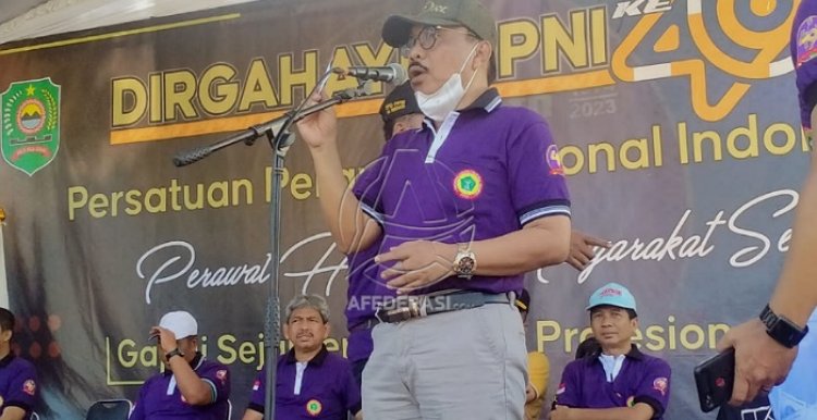 Hadiri Kegiatan Jalan Sehat HUT Ke-49 PPNI, Ketua DPRD Trenggalek Berikan Apresiasi