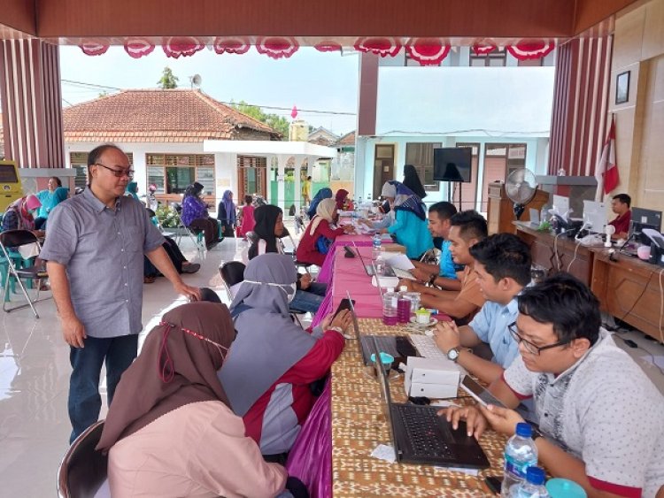 Jemput Bola, Warga Antusias Urus Layanan Adminduk di Kantor Kecamatan
