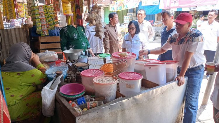 Komisi C DPRD Tulungagung Pantau Ketersediaan Bahan Pokok  di Pasar Tradisional dan Distributor