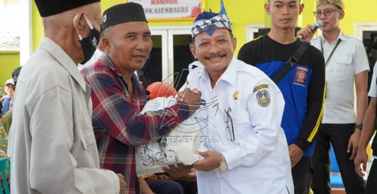 Pemkab Situbondo Berikan Sembako ke Ribuan Abang Becak
