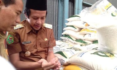 Pastikan Stok Beras Aman Jelang Lebaran, Wabup Syah Tinjau Gudang Bulog Trenggalek