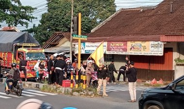 PSHT Ranting Patrang Cabang Jember Bagi Ribuan Takjil