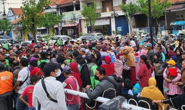 Peduli Warga Kurang Mampu, HIPMI Gresik Bagikan Sembako