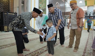 BKM Agung H. Achmad Bakrie Salurkan Bantuan