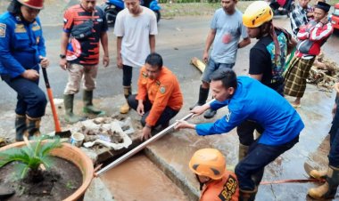 Selokan Tersumbat Sampah, Pemukiman di Bondowoso Diterjang Banjir