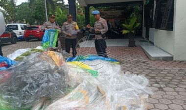 Perayaan Kupatan, Petugas Gabungan di Trenggalek Amankan Puluhan Balon Udara