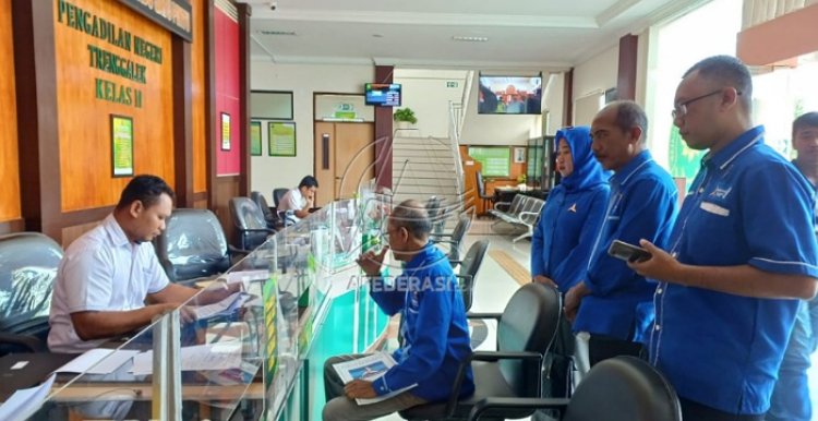 Demokrat Trenggalek Ajukan Berkas Perlindungan Hukum di PN