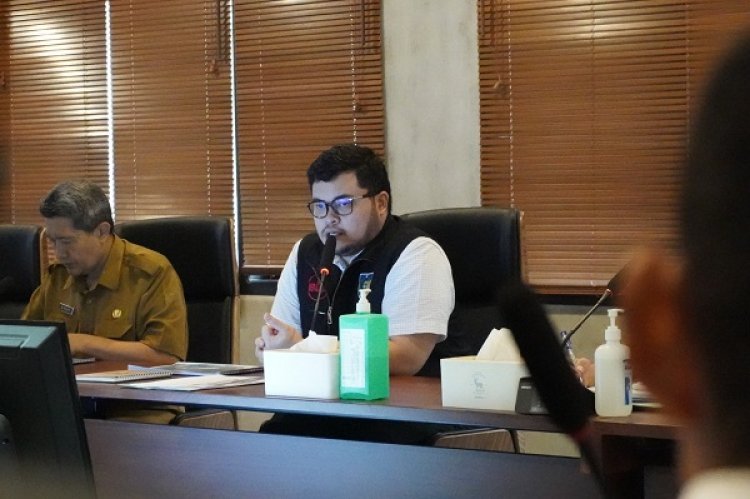 Pastikan Tak Ada Permintaan Komisi, Mas Dhito Minta Kontraktor Jaga Kualitas Proyek Stadion Rp150 miliar