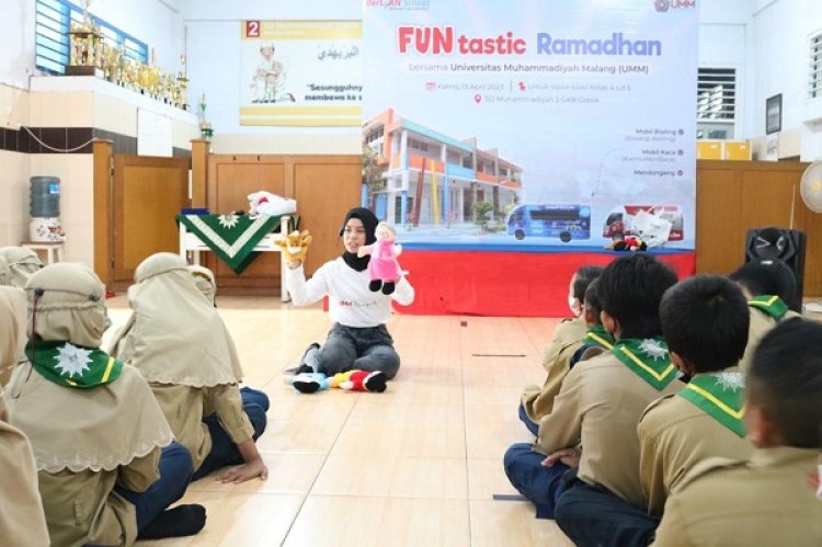 Ngabuburit Cerdas Ala Siswa SD Muhammadiyah GKB 2 Gresik