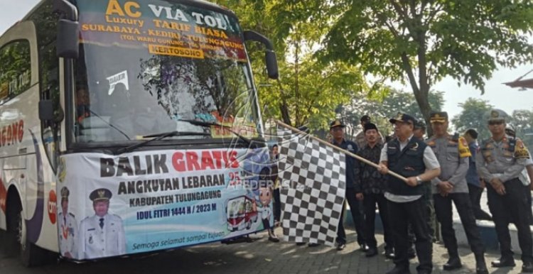 Bupati Maryoto Berangkatkan Ratusan Pemudik ke Surabaya Secara Gratis