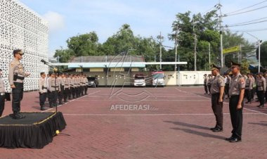 Dua Anggota Polres Trenggalek, Terima Kenaikan Pangkat Pengabdian