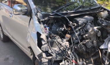 Mobil Avanza Ringsek Tertabrak Kereta Api di Papar, Tiga Penumpang Mobil Selamat