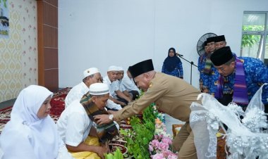 Bupati Asahan Beri Upah Upah Khusus  22 Jemaah Calon Haji